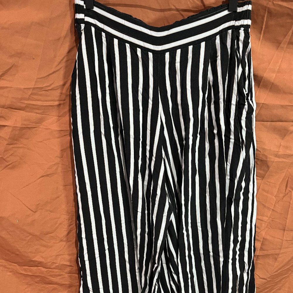 H&M Wide Leg Stripe Capri Pant